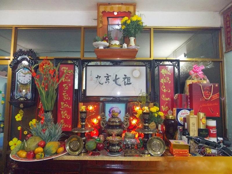 Mẫu phòng thờ truyền thống
