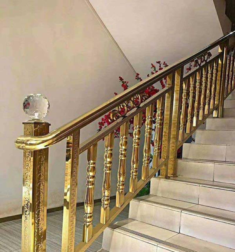 Tay vịn cầu thang inox và nhựa được xi mạ vàng