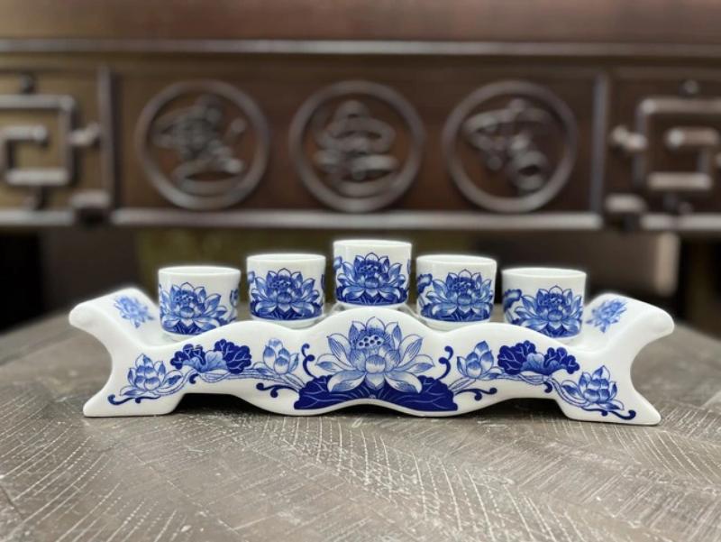 Kỷ chén thờ biểu hiện cho tình cảm gia đình mạnh mẽ