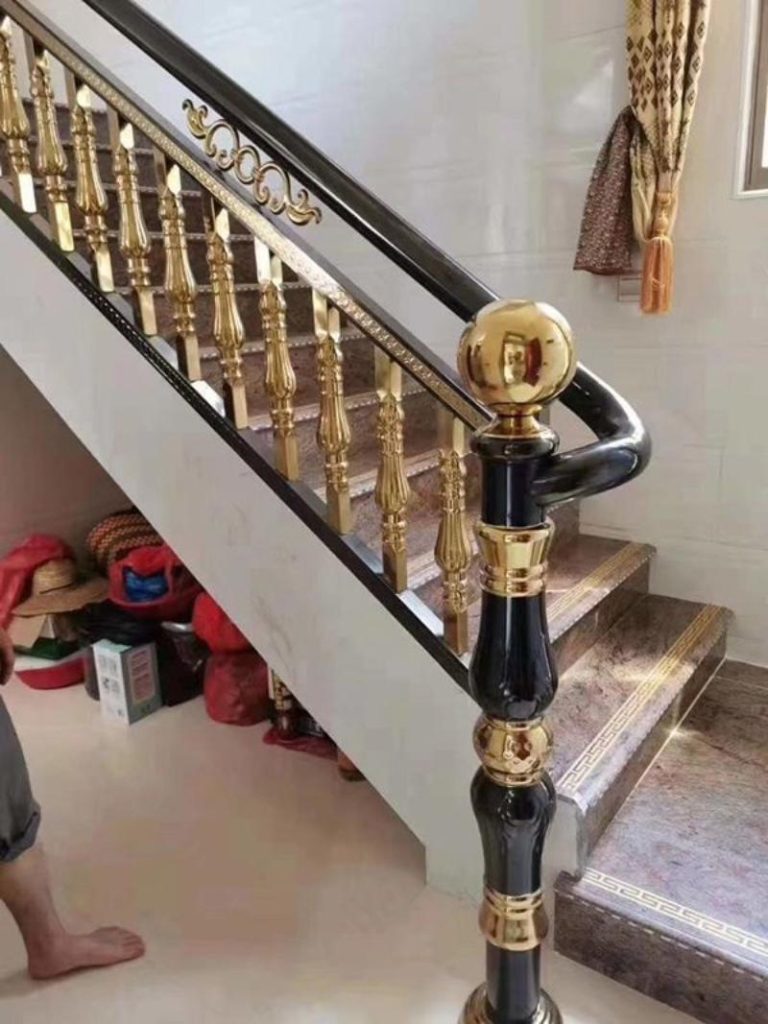 Tay vịn cầu thang nhựa được uốn nghệ thuật