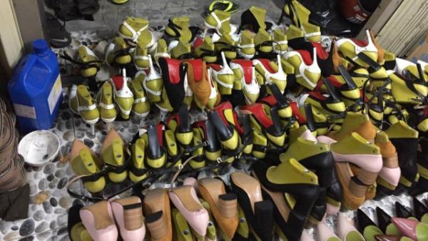 Xưởng gia công giày nữ Quốc Định