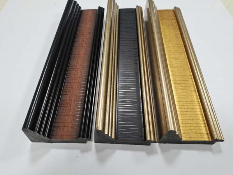 khung tranh gỗ treo tường tạo nét đẹp cổ điển