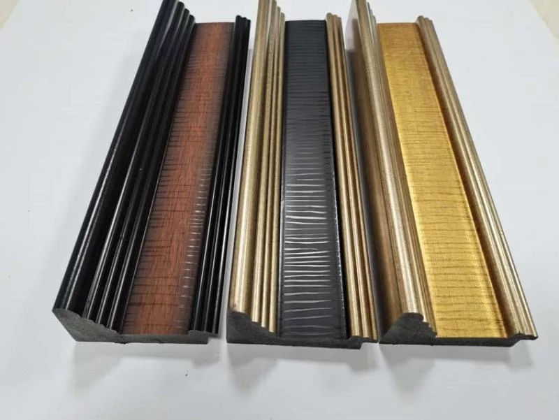 khung tranh gỗ treo tường tạo nét đẹp cổ điển