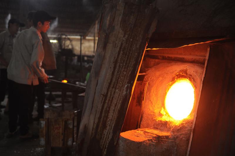 Hình ảnh thủy tinh được sản xuất theo quy trình truyền thống