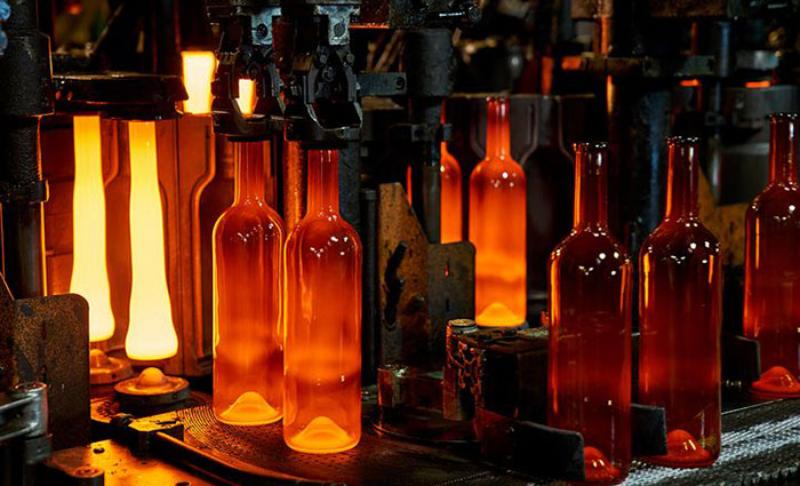 Thủy tinh được sản xuất theo quy trình hiện đại với nhiều máy móc tiên tiến