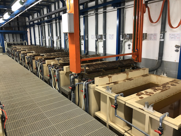 thiet bi xi ma tu dong canh tay cho san pham nho va chi tiet 