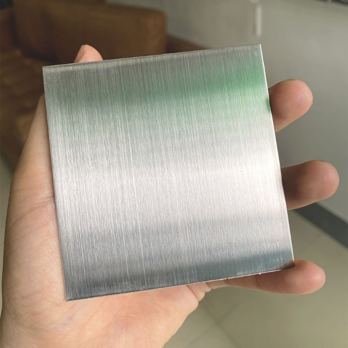 Mẫu mạ xước hairline tạo cảm giác mềm mại