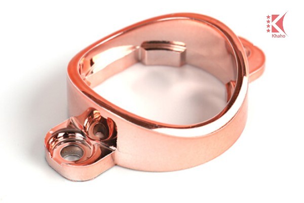 Xi mạ chân không vận hành trên bề mặt nhựa